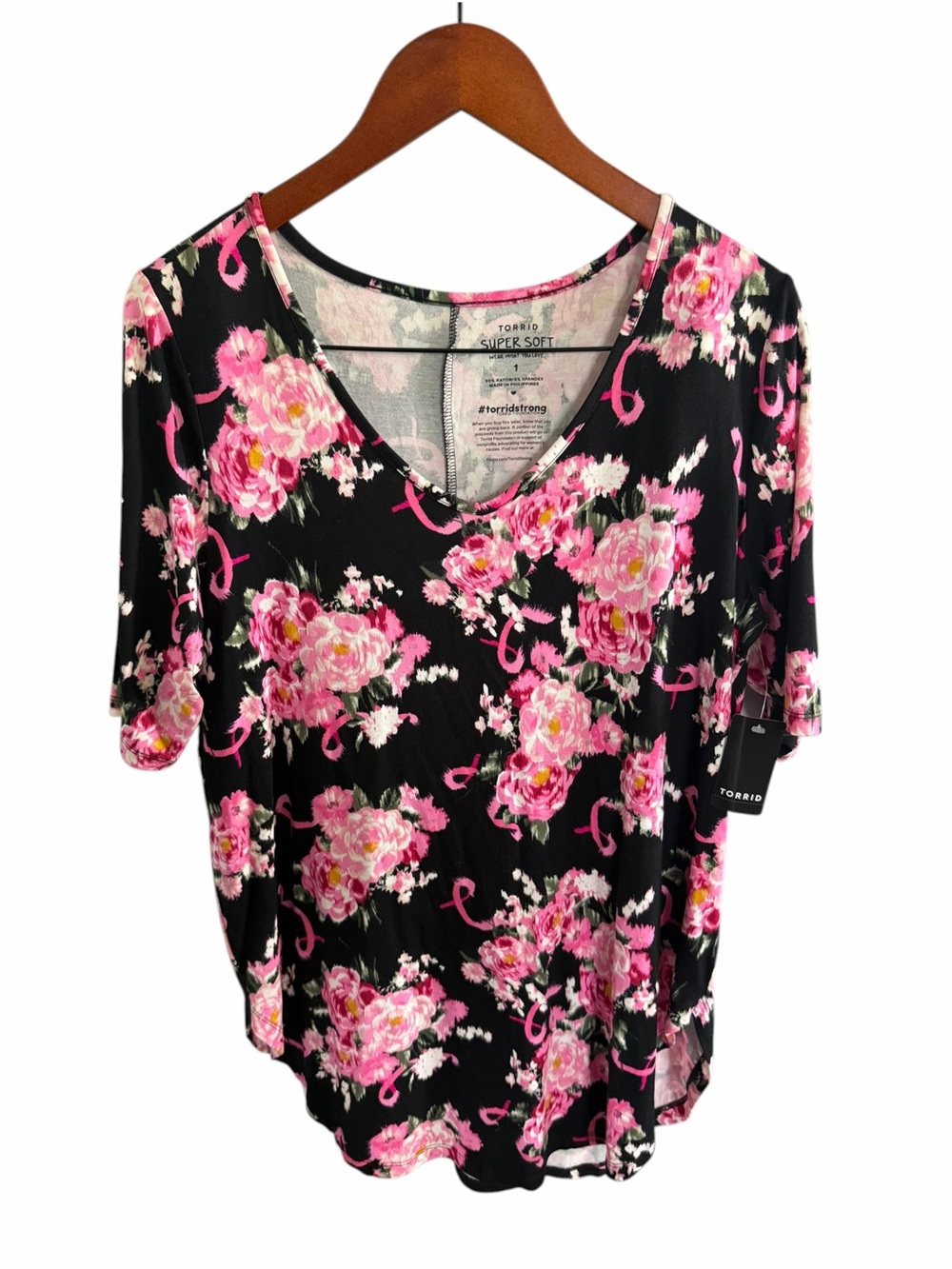torrid 1 Black V-Neck Top Breast Cancer Awareness with Pink Floral Print 1X NEW
